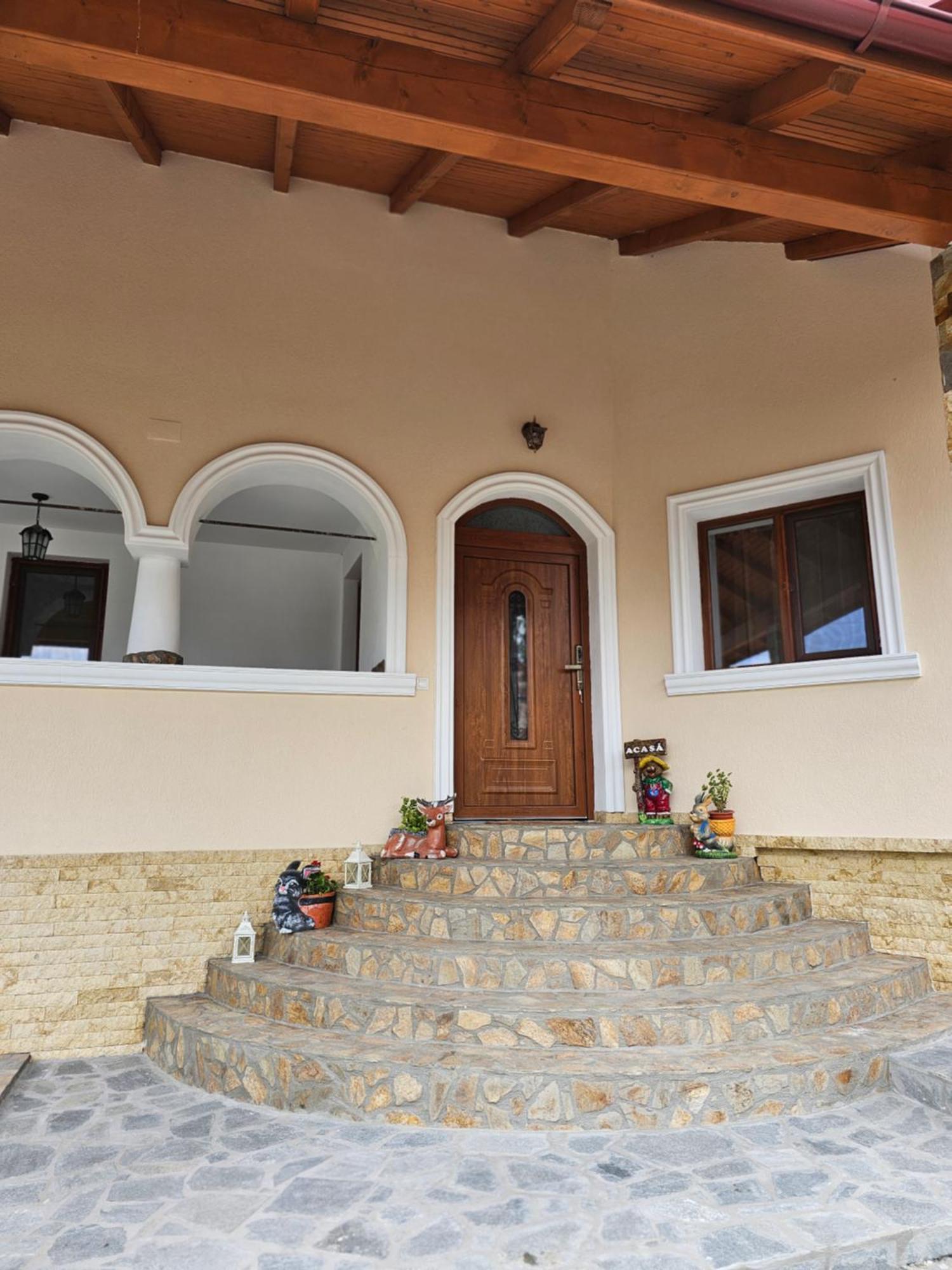 Casa Hera Călimăneşti エクステリア 写真