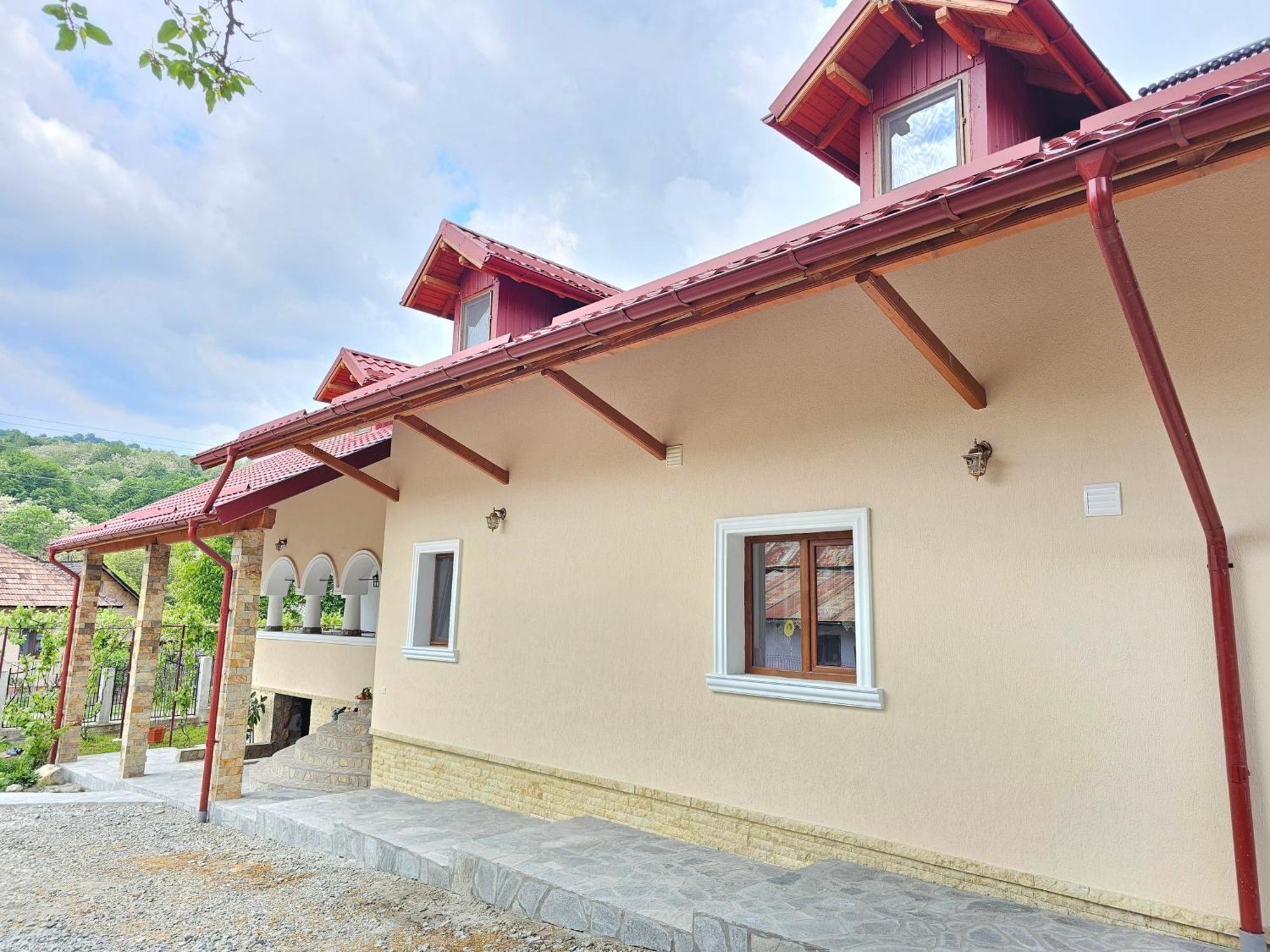 Casa Hera Călimăneşti エクステリア 写真