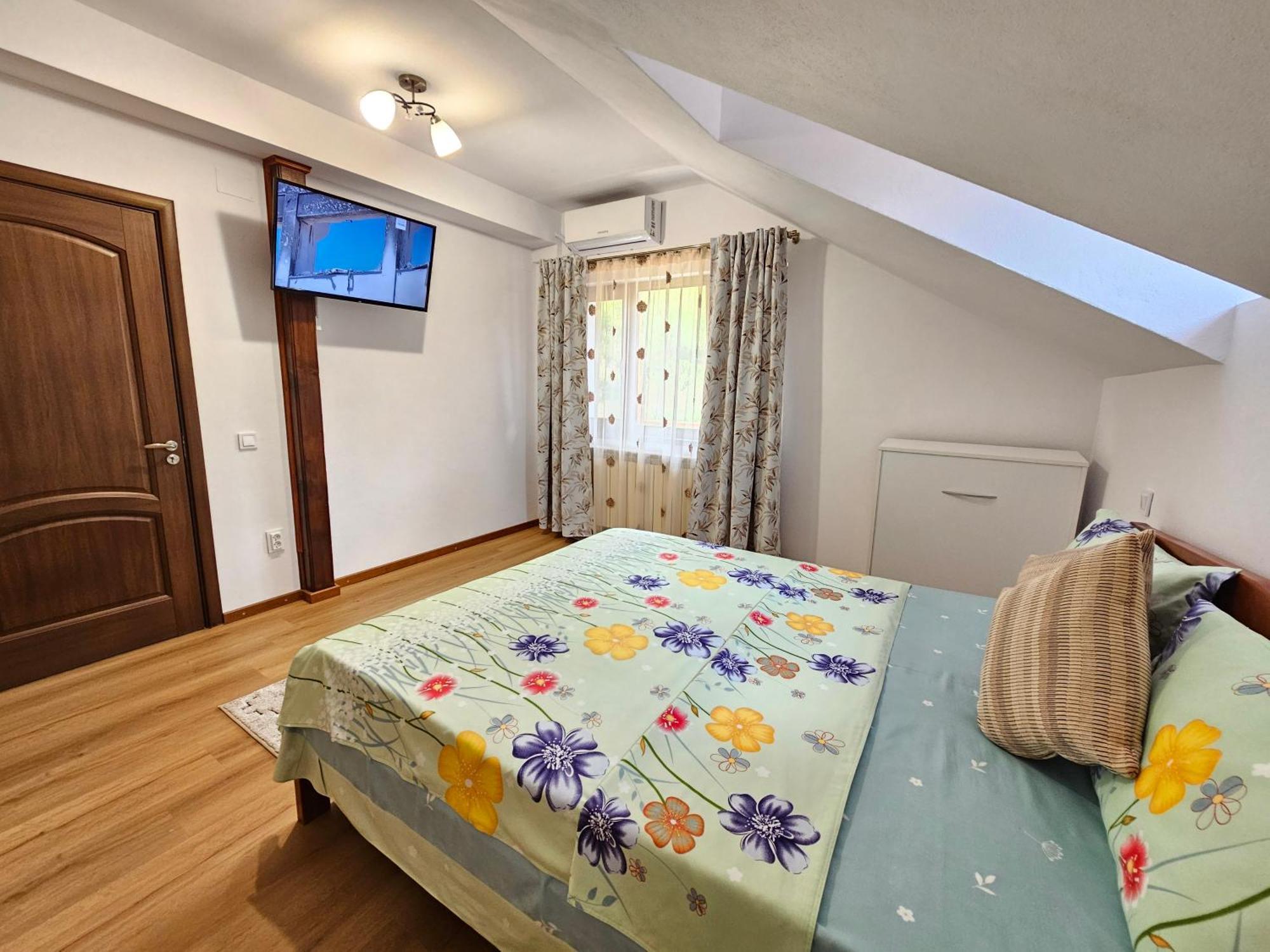 Casa Hera Călimăneşti エクステリア 写真